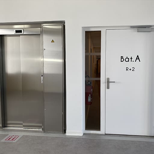 Ascenceur porte 2ème étage bâtiment A