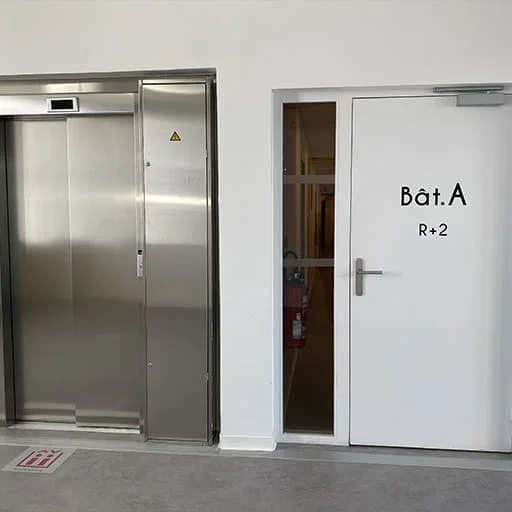 Ascenceur porte 2ème étage bâtiment A